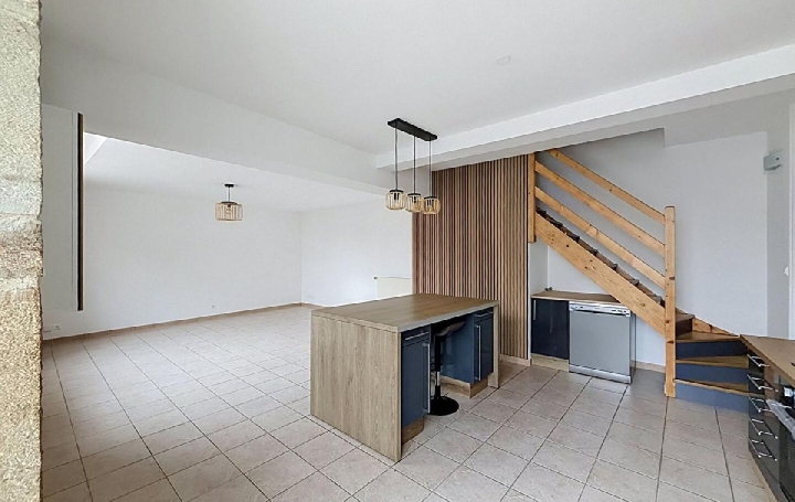3 Pièces AZE (71260)  78 m2 800 € 