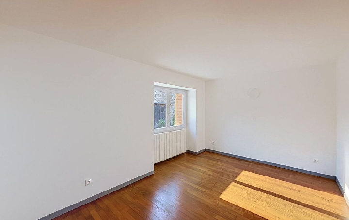 Maison PERONNE (71260)  116 m2 700 € 