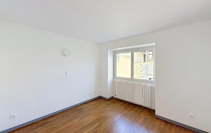 Maison PERONNE (71260)  116 m2 700 € 