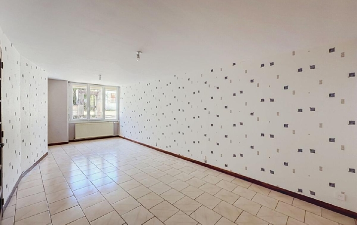 Maison SALORNAY-SUR-GUYE (71250)  101 m2 680 € 