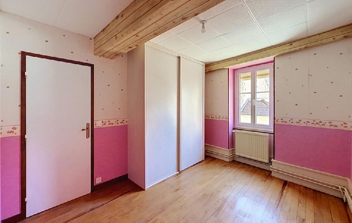 Maison SALORNAY-SUR-GUYE (71250)  101 m2 680 € 