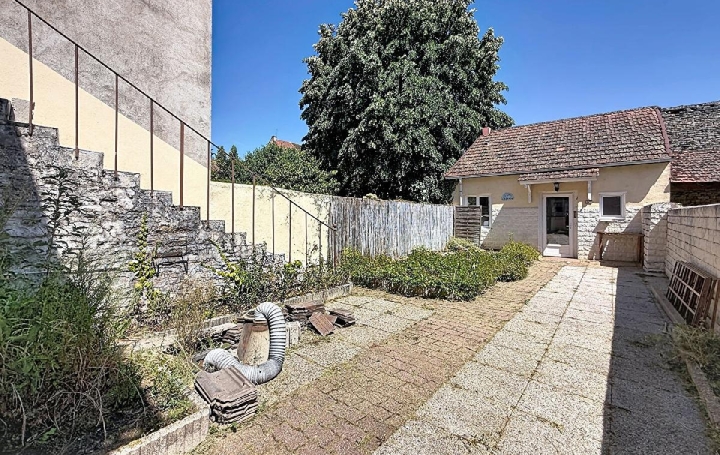 Maison SALORNAY-SUR-GUYE (71250)  101 m2 680 € 