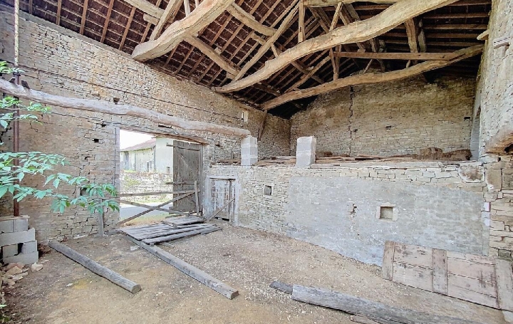 Maison UCHIZY (71700)  160 m2 70 000 € 