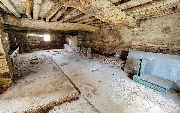 Maison UCHIZY (71700)  160 m2 70 000 € 