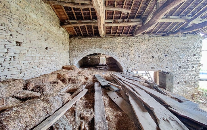 Maison UCHIZY (71700)  160 m2 70 000 € 