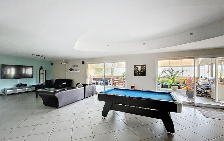 Maison LA ROCHE-VINEUSE (71960)  210 m2 369 000 € 