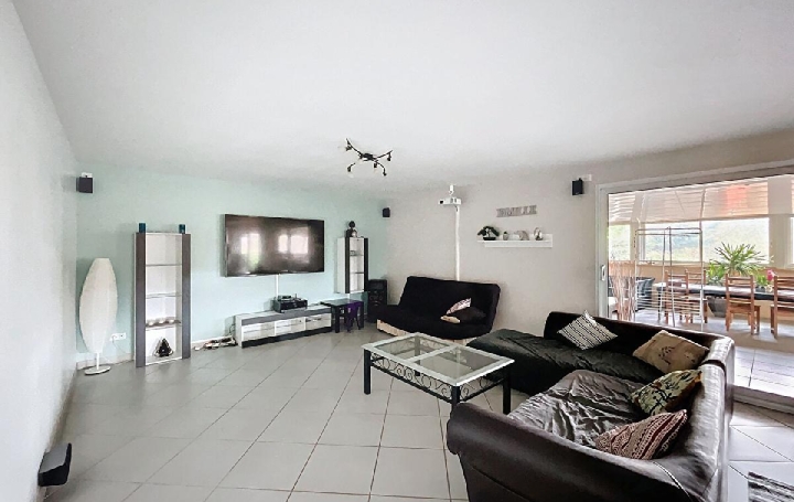 Maison LA ROCHE-VINEUSE (71960)  210 m2 369 000 € 