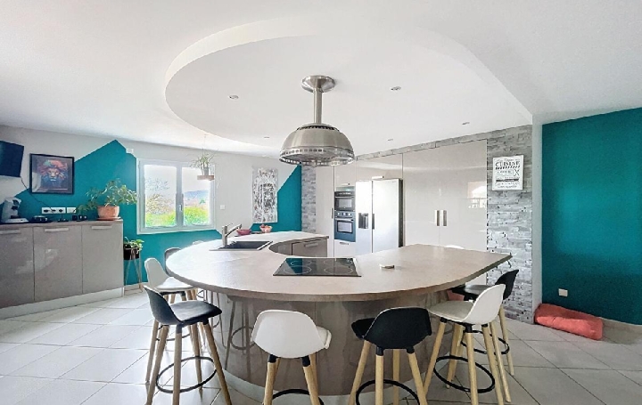 Maison LA ROCHE-VINEUSE (71960)  210 m2 369 000 € 