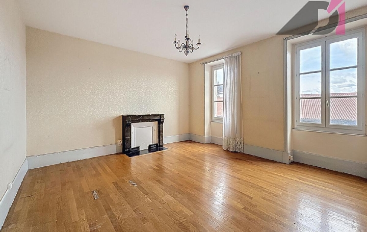 Maison VIRE (71260)  183 m2 374 000 € 