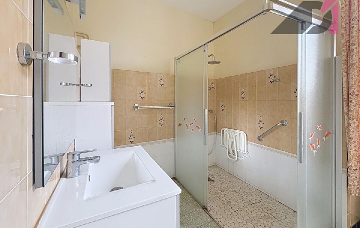 Maison VIRE (71260)  183 m2 374 000 € 