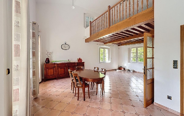 Maison IGE (71960)  212 m2 367 500 € 