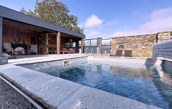 Maison VIRE (71260)  160 m2 365 000 € 