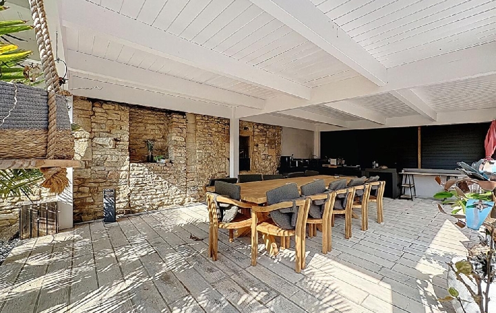 Maison VIRE (71260)  160 m2 365 000 € 