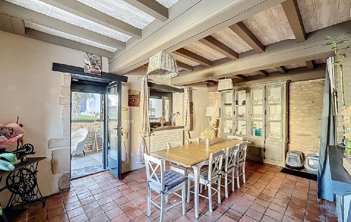 Maison VIRE (71260)  160 m2 365 000 € 