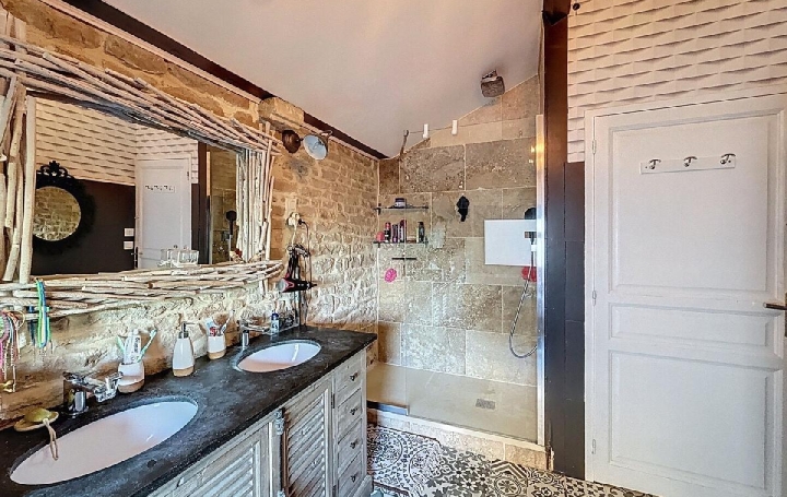 Maison VIRE (71260)  160 m2 365 000 € 