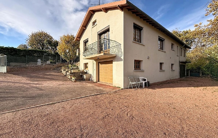 Maison / Villa LA ROCHE-VINEUSE (71960) 104 m<sup>2</sup> 230 000 € 