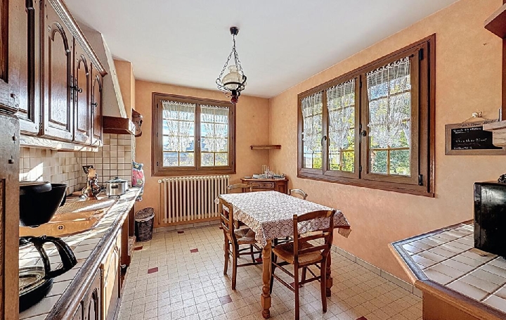 Maison LA ROCHE-VINEUSE (71960)  104 m2 230 000 € 