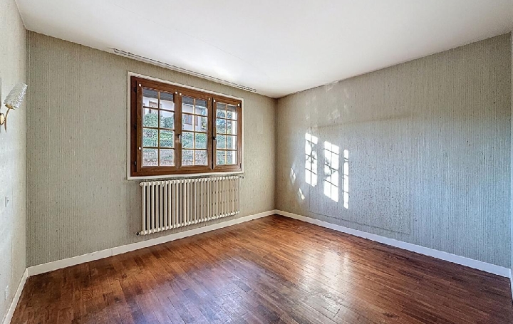 Maison LA ROCHE-VINEUSE (71960)  104 m2 230 000 € 