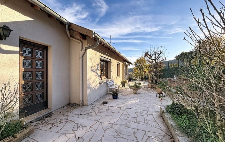 Maison LA ROCHE-VINEUSE (71960)  104 m2 230 000 € 