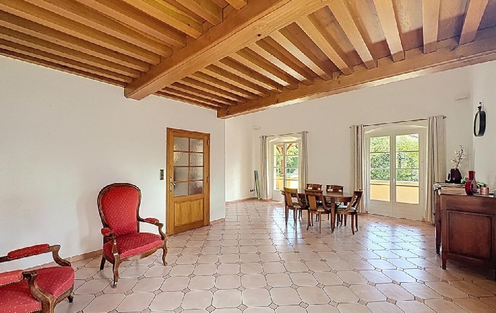 Maison IGE (71960)  212 m2 349 000 € 