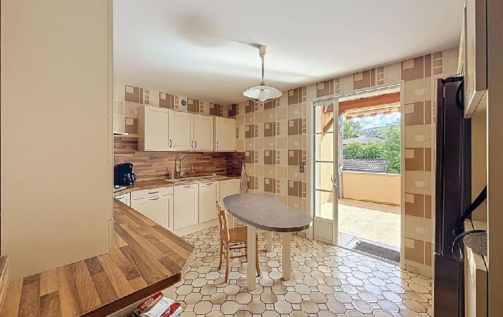 Maison IGE (71960)  212 m2 349 000 € 