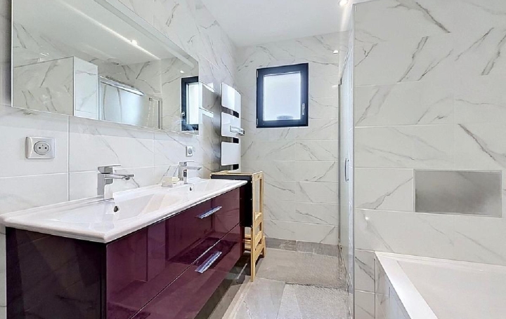 Maison PRISSE (71960)  131 m2 417 000 € 