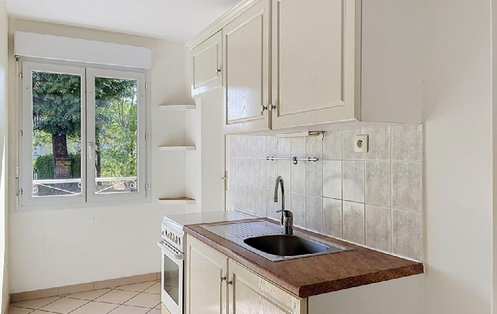 3 Pièces CLUNY (71250)  64 m2 174 000 € 