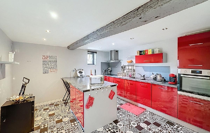 Maison LA ROCHE-VINEUSE (71960)  135 m2 210 000 € 