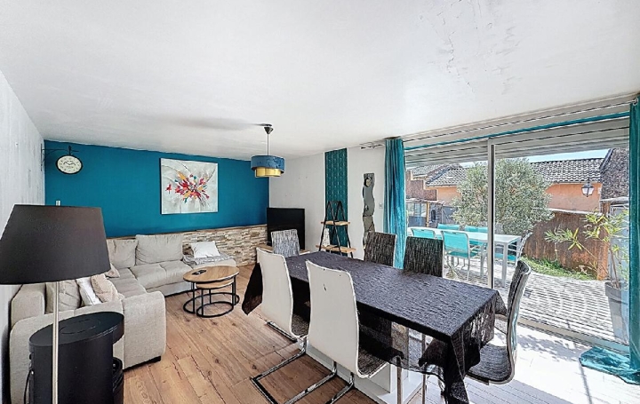 Maison LA ROCHE-VINEUSE (71960)  135 m2 210 000 € 