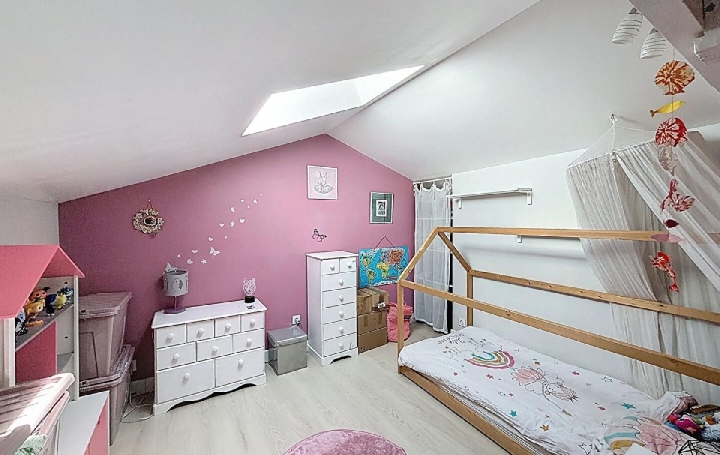 Maison LA ROCHE-VINEUSE (71960)  135 m2 210 000 € 