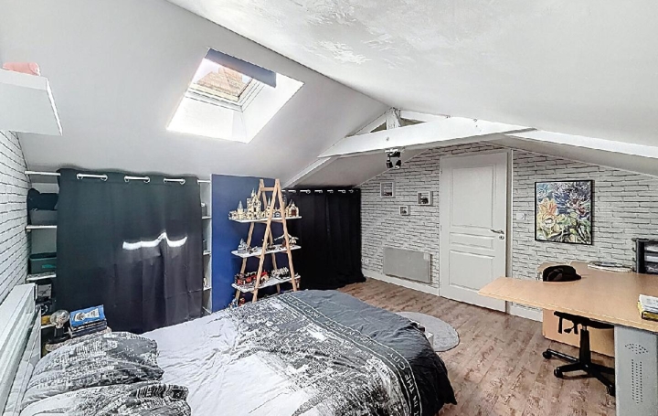 Maison LA ROCHE-VINEUSE (71960)  135 m2 210 000 € 
