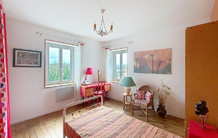 Maison NAVOUR-SUR-GROSNE (71520)  100 m2 165 000 € 