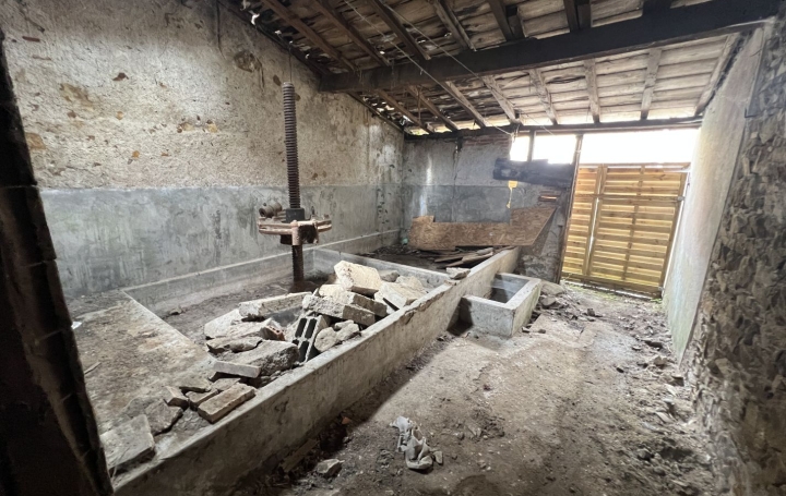 Garage VALLET (44330)   92 000 € 