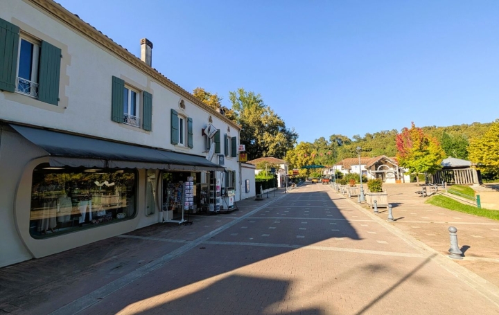 Activité commerciale EUGENIE-LES-BAINS (40320)  110 m2 164 400 € 
