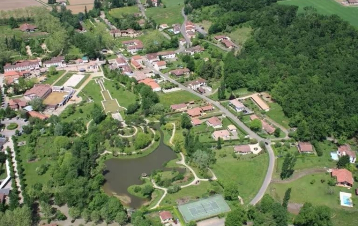 Activité commerciale EUGENIE-LES-BAINS (40320)  110 m2 164 400 € 