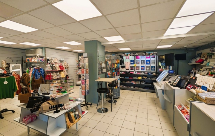 Activité commerciale EUGENIE-LES-BAINS (40320)  110 m2 164 400 € 