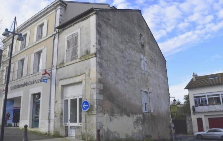 Maison RUFFEC (16700)  88 m2 53 000 € 