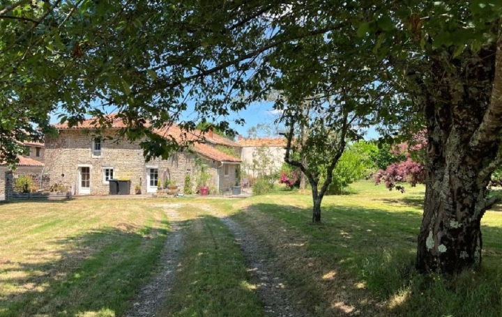 Maison NANTEUIL-EN-VALLEE (16700)  180 m2 149 950 € 