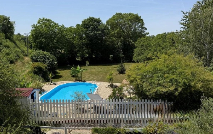 Maison VERTEUIL-SUR-CHARENTE (16510)  370 m2 399 400 € 