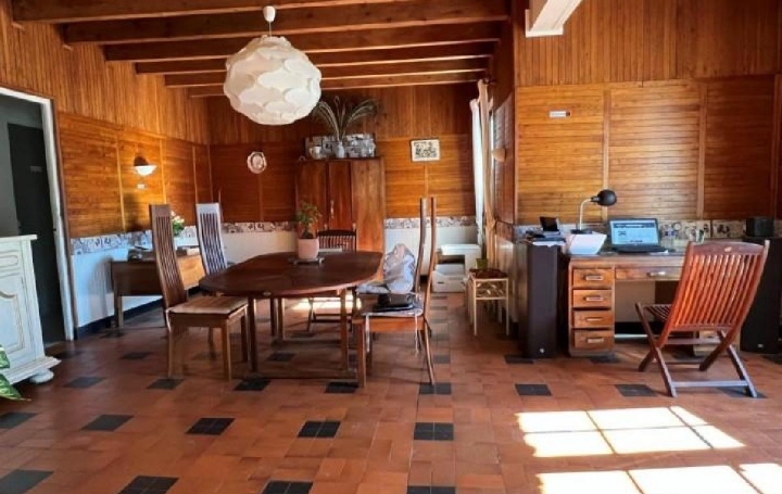 Maison VERTEUIL-SUR-CHARENTE (16510)  370 m2 399 400 € 