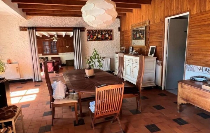 Maison VERTEUIL-SUR-CHARENTE (16510)  370 m2 399 400 € 