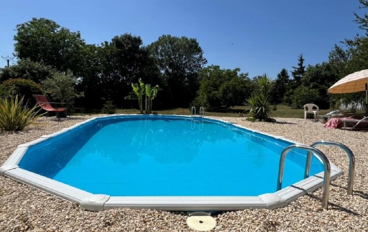 Maison VERTEUIL-SUR-CHARENTE (16510)  370 m2 447 350 € 