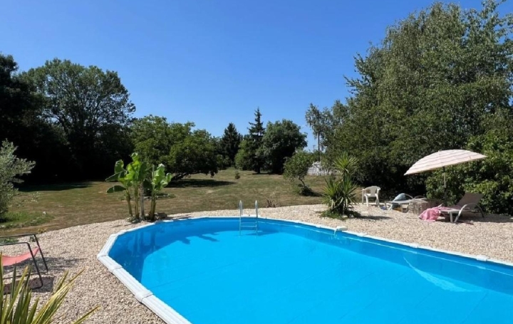 Maison VERTEUIL-SUR-CHARENTE (16510)  370 m2 447 350 € 