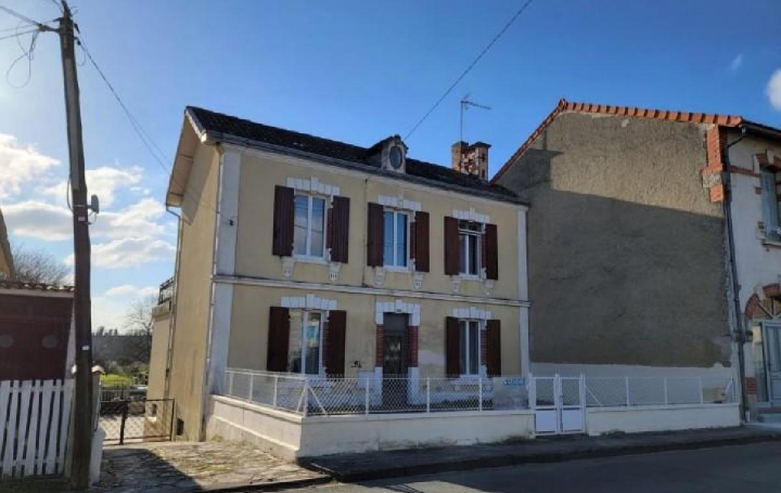 Maison AUNAC (16460)  185 m2 250 000 € 