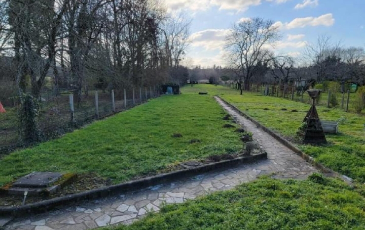 Maison AUNAC (16460)  185 m2 250 000 € 