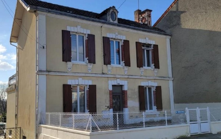Maison AUNAC (16460)  185 m2 250 000 € 