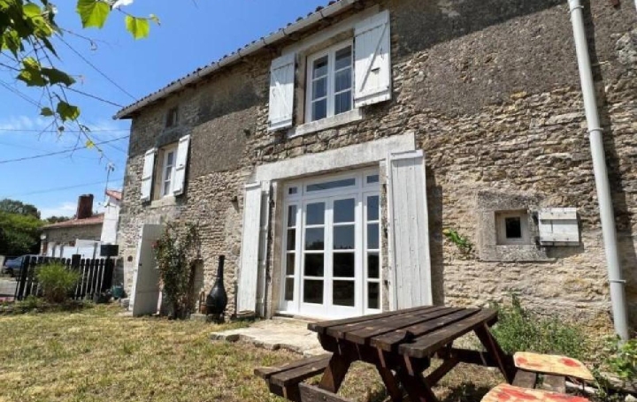 Maison CHAMPAGNE-MOUTON (16350)  120 m2 116 100 € 