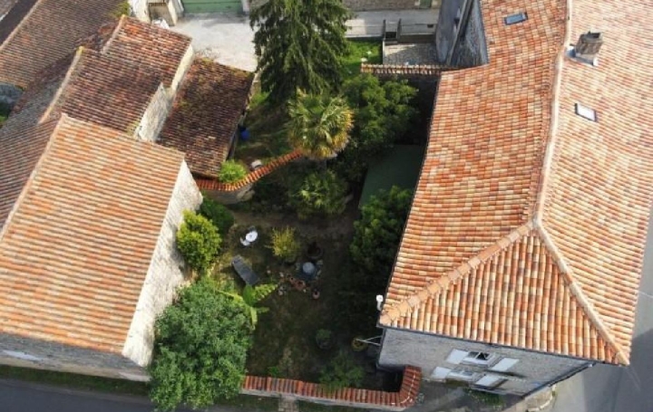 Maison VILLEFAGNAN (16240)  214 m2 255 300 € 