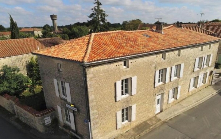 Maison VILLEFAGNAN (16240)  214 m2 244 680 € 