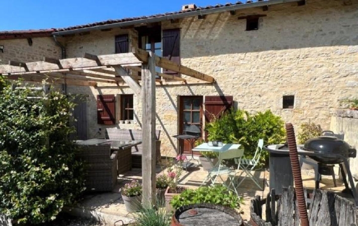 Maison NANTEUIL-EN-VALLEE (16700)  313 m2 297 850 € 